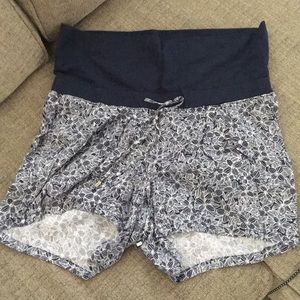 NWOT Maternity shorts